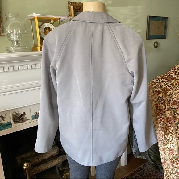 Land’s End jacket for the woman who wants the next job up the corporate ladder. - Picture 5 of 6